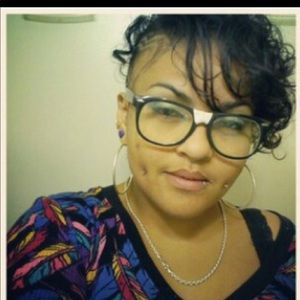 Meet your Posher, Alexis